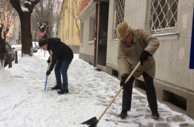 Почистването на тротоарите - задължение на гражданите