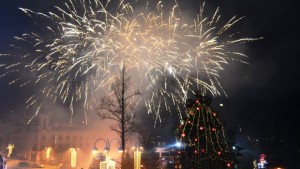 Фойерверки и шампанско фолклор и рок във Велико Търново за