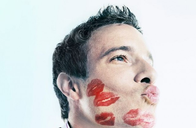 Устройство изпраща онлайн целувки, имитиращи истинските