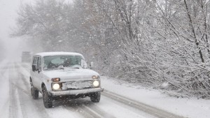 Жълт код за силен вятър и опасност от поледици в