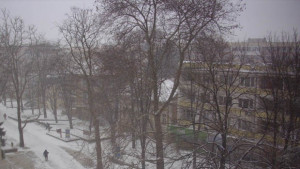 Жълт код за силен вятър снегонавявания и поледици