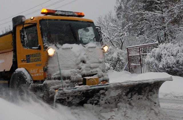 55 см снежна покривка натрупа в Омуртаг, няма затворени пътища