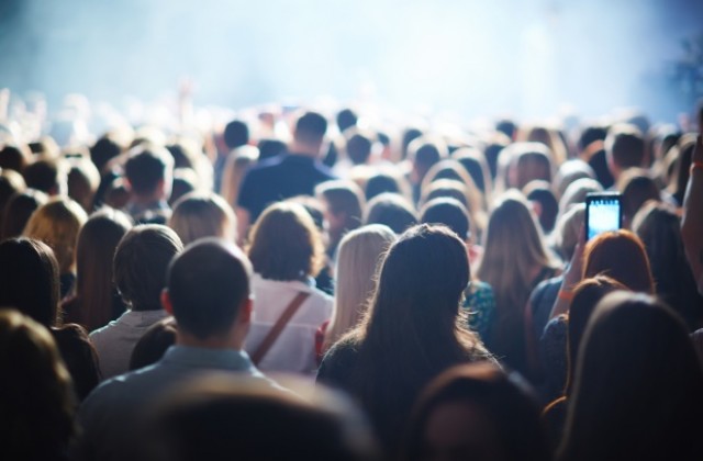 Минималната заплата се вдига, какво още ни носи 2017-а година?