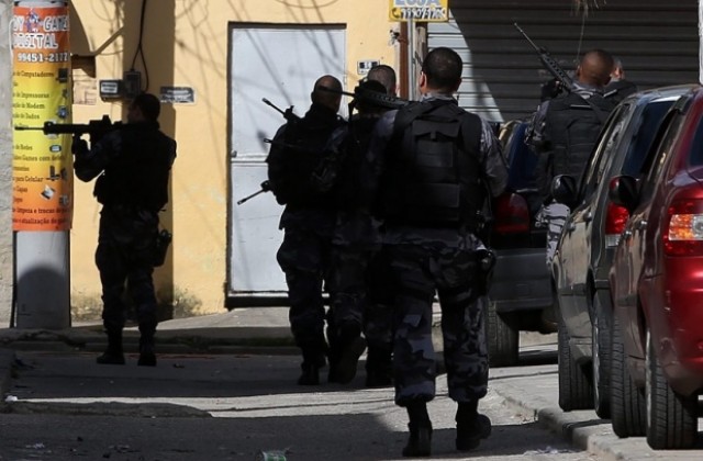 Въоръжен мъж уби бившата си съпруга, сина си и още 10 души в Бразилия