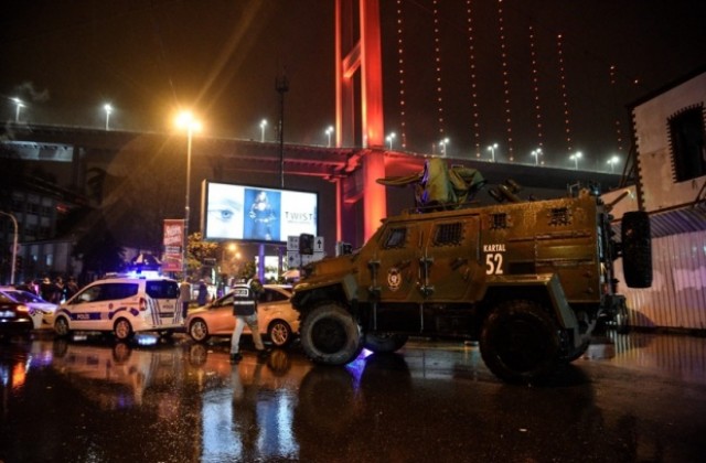 Турската полиция разпространи селфи на заподозрения за атаката в Истанбул (ВИДЕО)