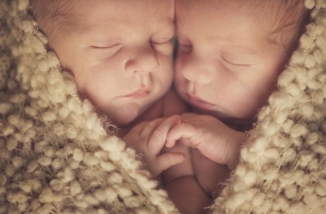 Четири двойки близнаци се родиха в различни години в САЩ (СНИМКИ)