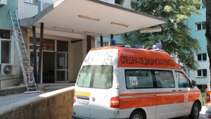 Жена бере душа в Търговищката болница след като е била