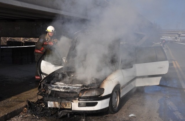 Кола изгоря в движение в Хасково на входа от Димитровград