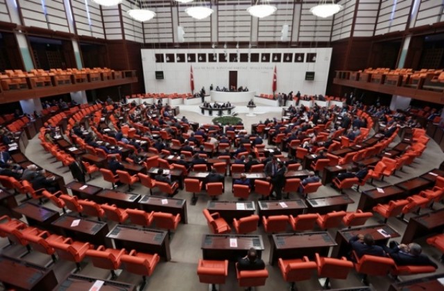 Турският парламент удължи извънредното положение до 19 април