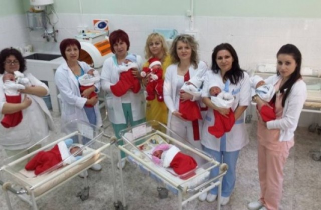 Нанси е първото бебе за 2017 г. в Неврокопско