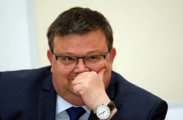 Цацаров иска уволнение за висш прокурор, помагал на криминално проявен