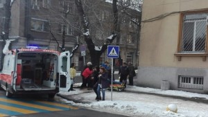 Мъж в Хасково се подхлъзна пред съда и си счупи