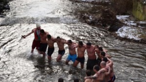 Освещават бойните знамена на Богоявление в Казанлък