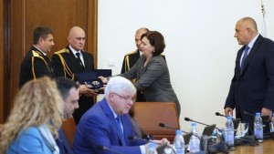 Бъчварова награди и директора на полицията в Шуменско