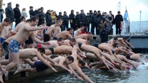 Варна почита Богоявление с литургия шествие и водосвет