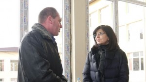 Меглена Кунева инспектира ремонта на училището в Хитрино
