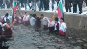 Мъжко хоро в Сливен за Йордановден