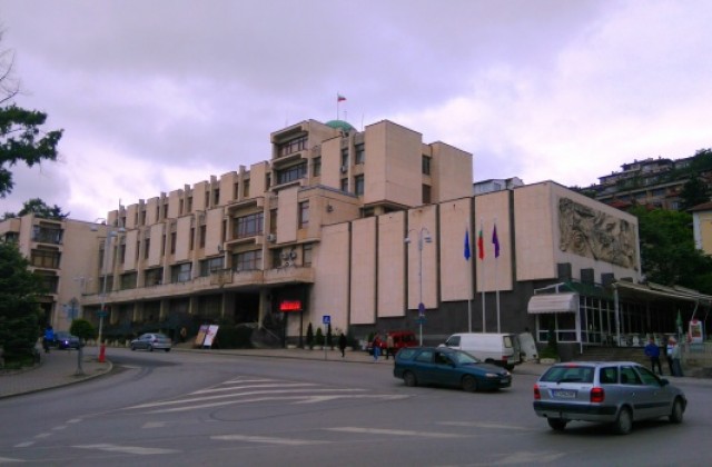 Великотърновци вече могат да плащат местните данъци и такса смет