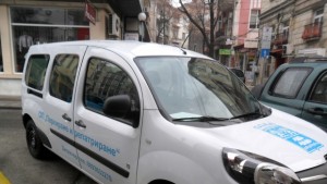 Пуснаха електромобил в синя зона