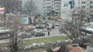 Непълнолетен с Мерцедес катастрофира при опит да избяга от полицията