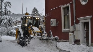 Община В Търново Усложнена е зимната обстановка основните улици са