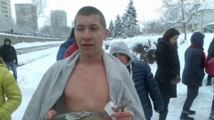 18 годишният Андрей Асенов хвана Богоявленския кръст в Кюстендил