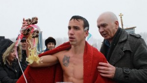 Кикбоксьор извади кръста от р Марица
