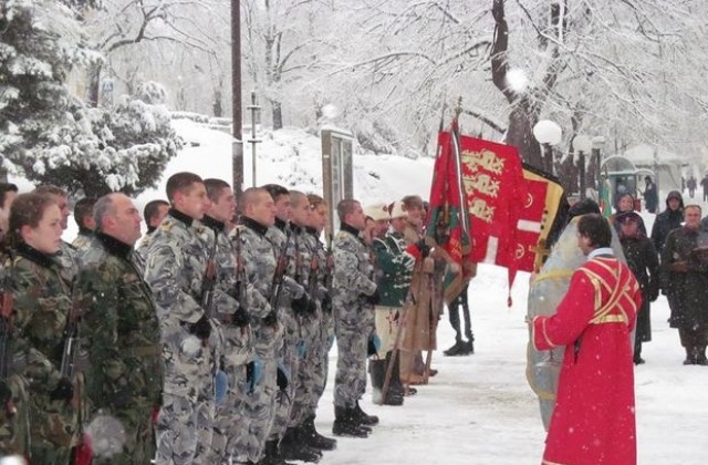 Благословиха бойните знамена на Шуменския гарнизон