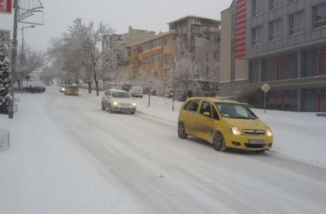 Продължава снегопочистването в Шумен
