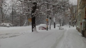 Зимната ситуация в Перник остава усложнена