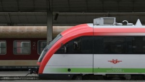 Пътнически влакове заседнаха в преспите