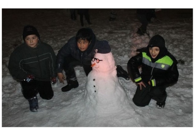Конкурс за снежен човек и бой с топки за Ивановден в Димитровград