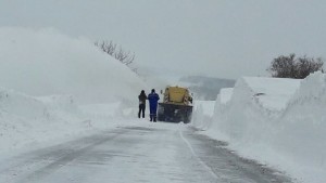 С ротор пробиват пътя към Разград преспите са почти 2