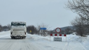 Затвориха още пътища в Плевенска област заради снегонавяванията