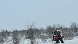 Фадроми проправят път до закъсали автомобили във Видинско