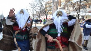 Хиляди кукери дефилираха днес в Благоевград