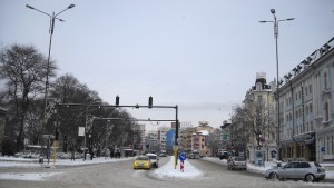 Защо няколко светофара във Варна мигат в жълто