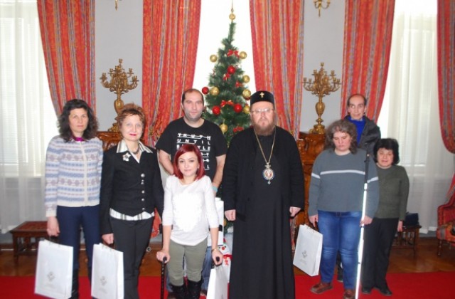Клуб Различни и равни гостува на митрополит Наум