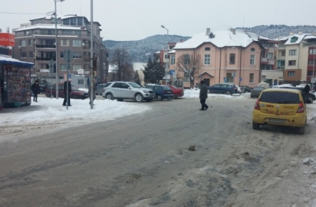 Кметът на Дупница отмени заради студа и снега синята зона