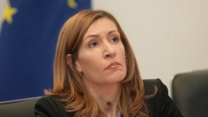 Ангелкова обясни за процедурите за концесии на плажове