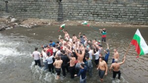 5300 лв събраха участниците в ритуала за Йордановден за лечението