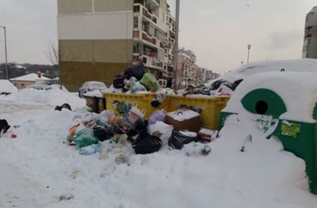 Големият сняг и студът затрудняват навременното извозване на битовите отпадъци