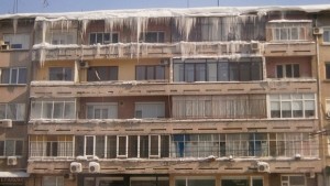 Свалиха ледени висулки над 1 метър