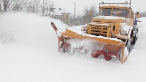 Токът идва с верижна машина във Велино отварят пътя от