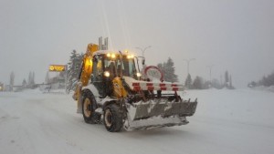 Наградиха багерист измъквал родилки от преспите