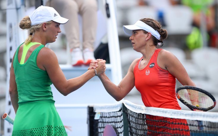 Вознячки отпадна на турнира в Сидни, Бушар е на полуфинал