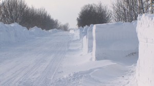 Затворена е републиканската пътна мрежа евакуират хора от закъсали коли