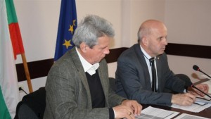 Наемат 300 безработни