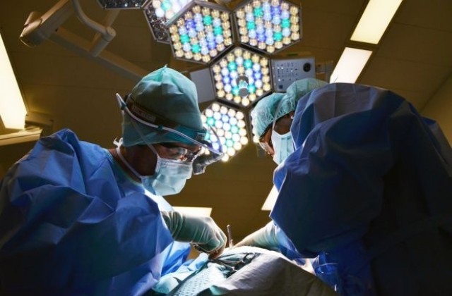 12-килограмов тумор извадиха от пациентка в Плевен