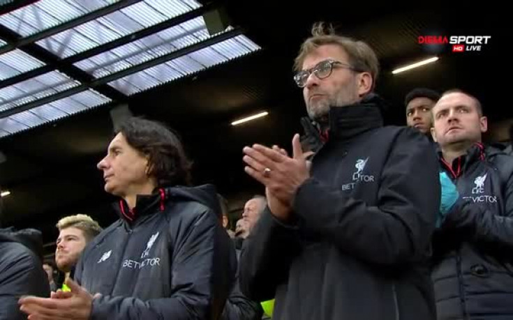 Почит към една легенда на Юнайтед - Ливърпул